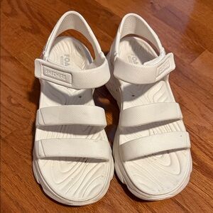 Skechers Foamies Women’s White Triple Strap Rubber Sandals Size 9